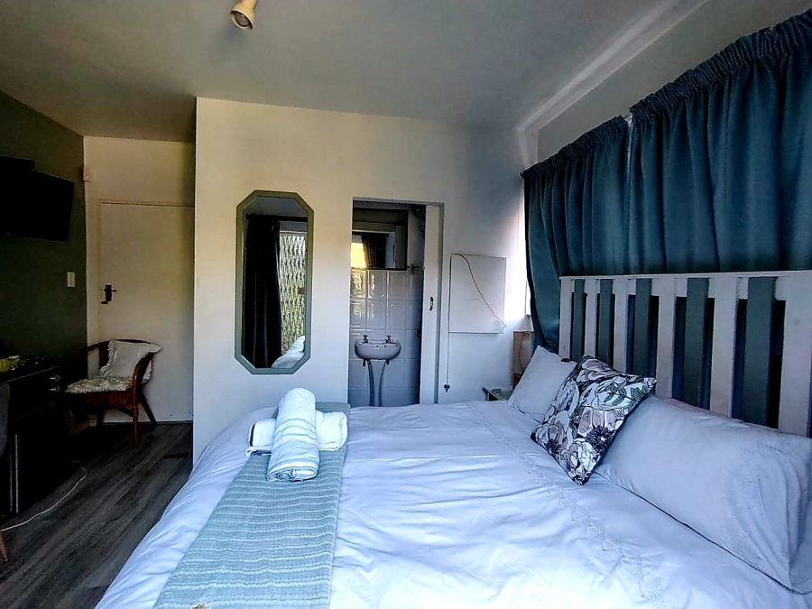 6 Bedroom Property for Sale in Abbotsford Eastern Cape